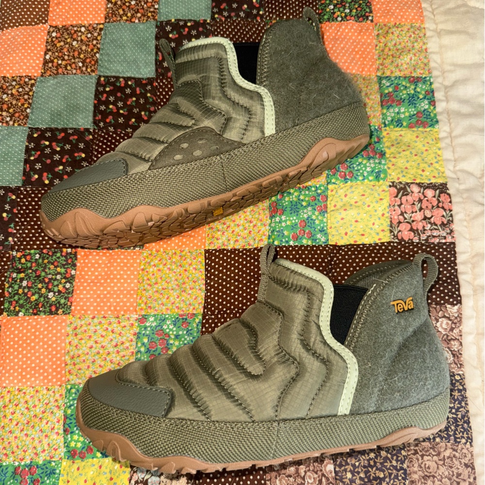 Teva Women's Reember Terrain Mid size 8
